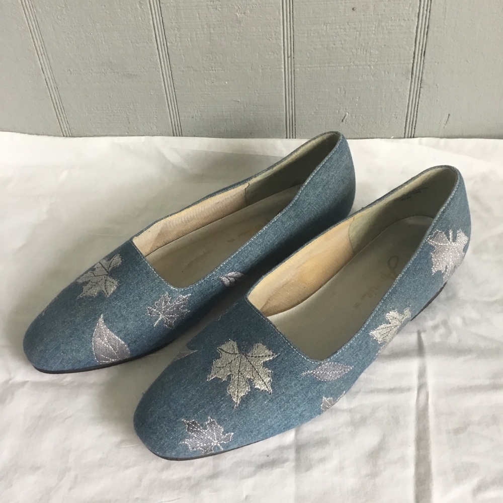 Annie blue leaf shoes. Like new.